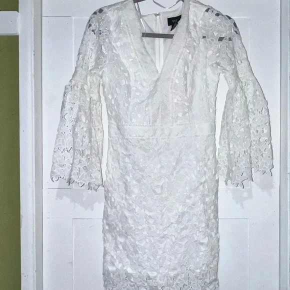 vici white dress Size M This lace maxi dress is equal parts dreamy and daring with its sheer lace and mesh panels that create an ethereal vibe Ocean Morning Floral Lace Mini